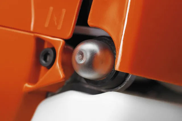 May cat co deo vai Husqvarna 553RS (9)